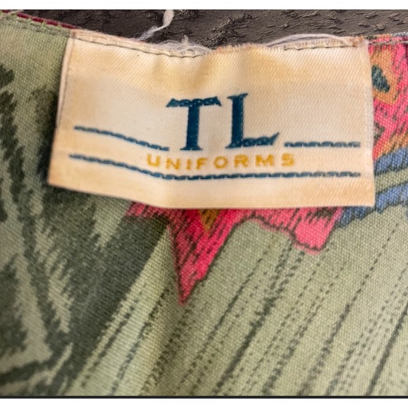 Scrubs Set - Southwest Print Short Sleeve Top and Bottoms - Green - Sz S/8 - Picture 6 of 9